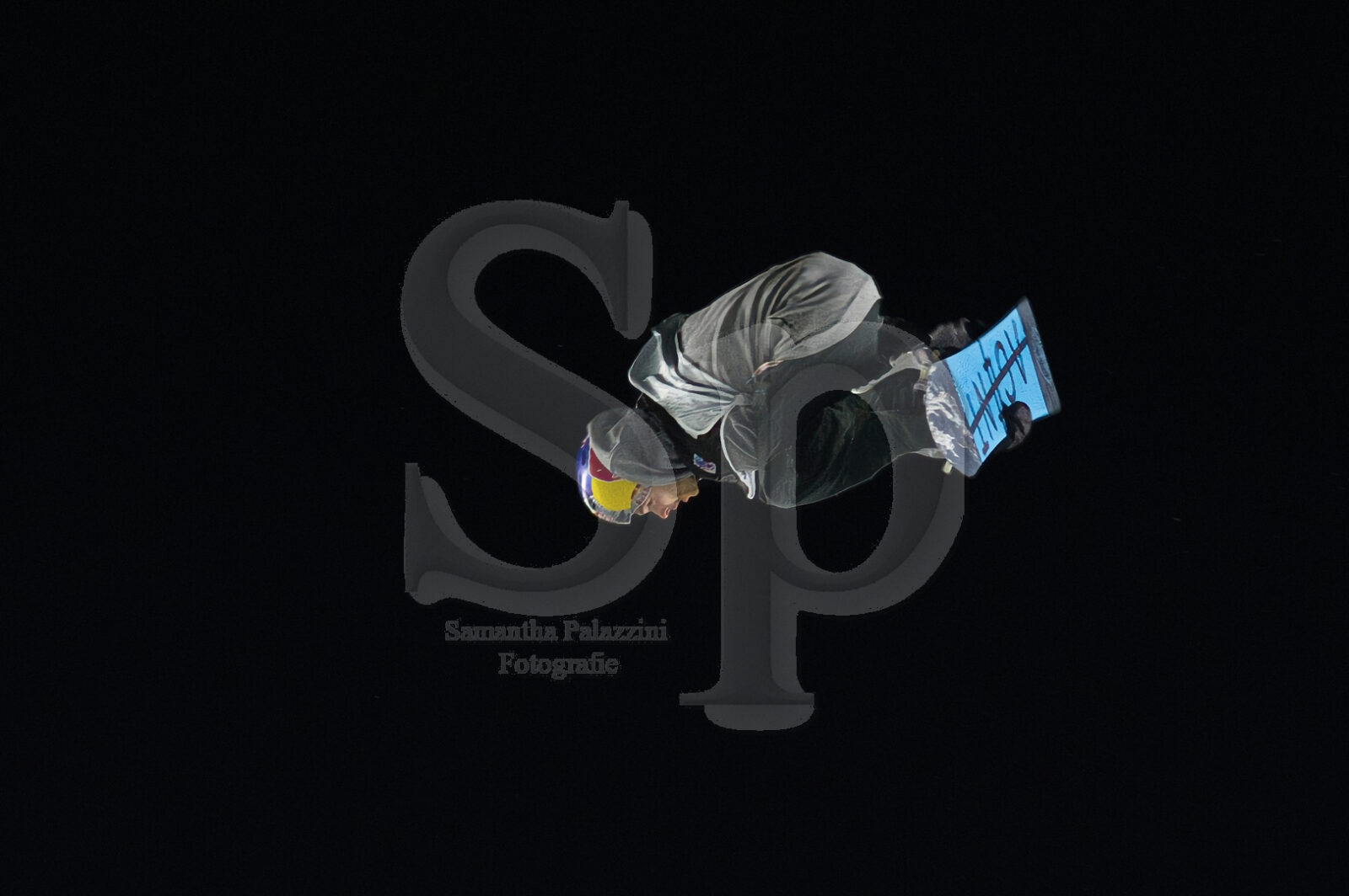 nella foto salti con snowboard- Big Air and the city