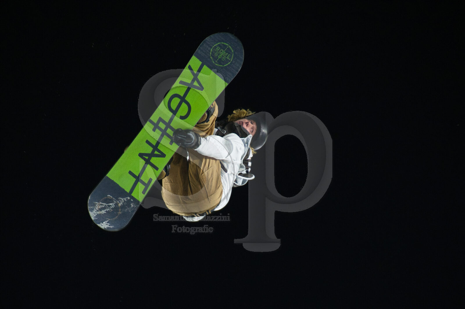 nella foto salti con snowboard- Big Air and the city