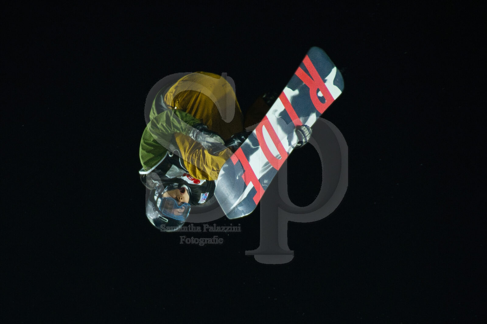 nella foto salti con snowboard- Big Air and the city