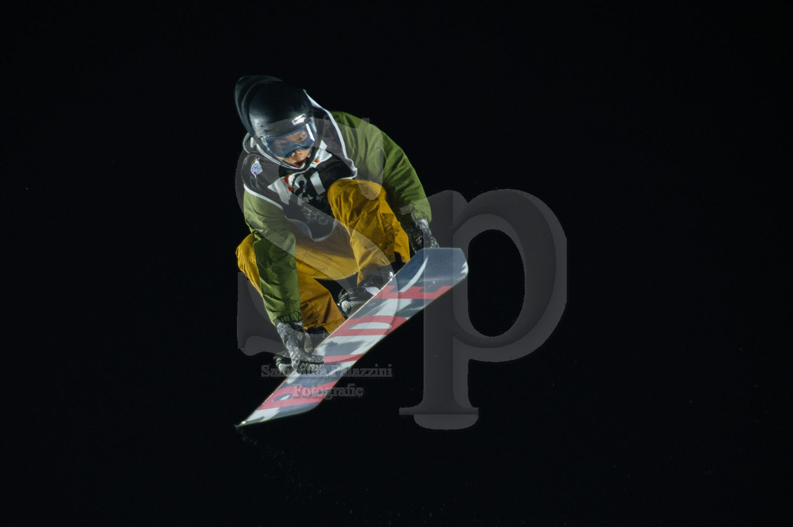 nella foto salti con snowboard- Big Air and the city