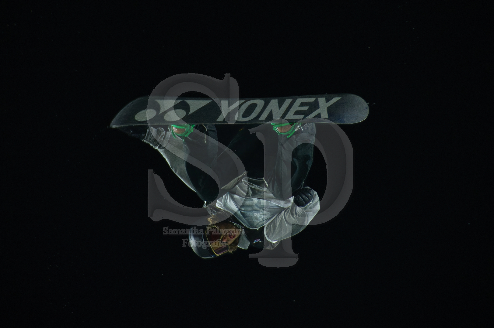 nella foto salti con snowboard- Big Air and the city