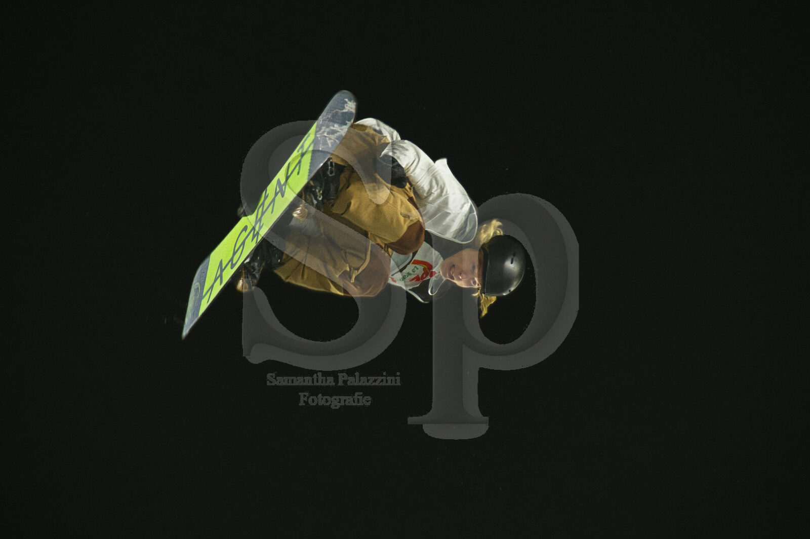 nella foto salti con snowboard- Big Air and the city