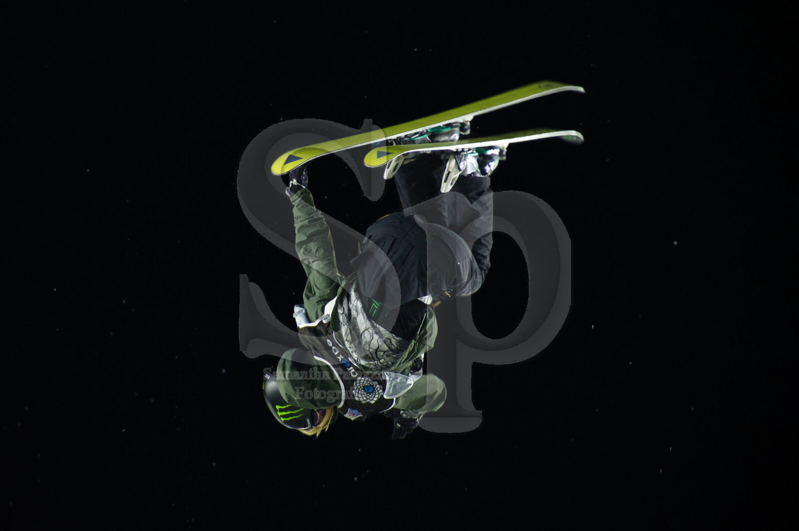 nella foto salti con gli sci - Big Air and the city