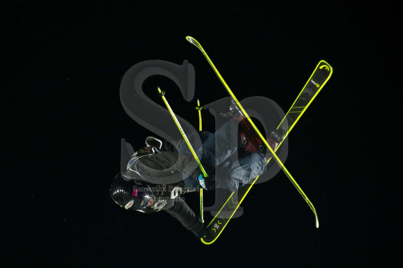 nella foto salti con gli sci - Big Air and the city