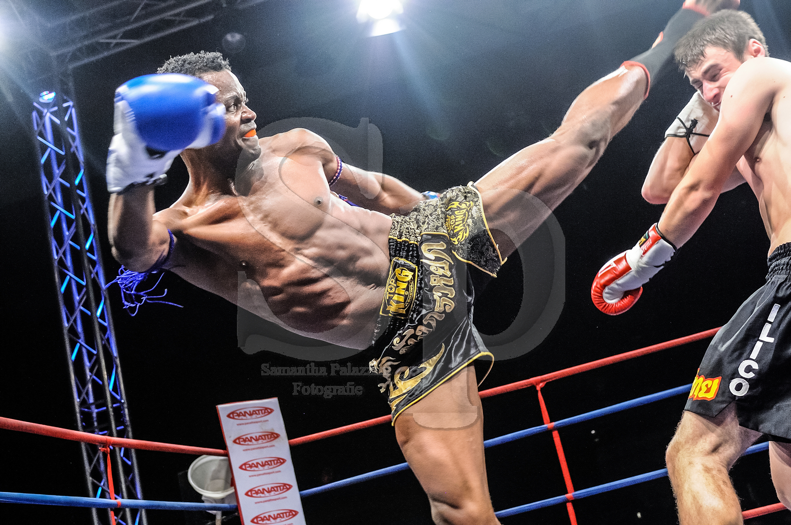 nella foto sport da combattimento muay thai, kickboxing