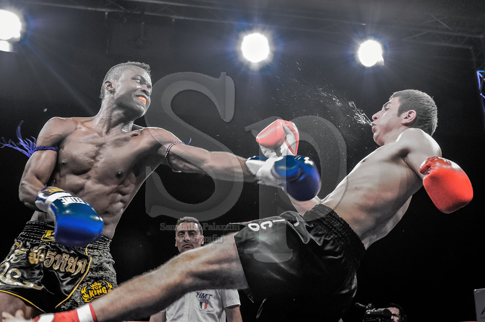 nella foto sport da combattimento muay thai, kickboxing