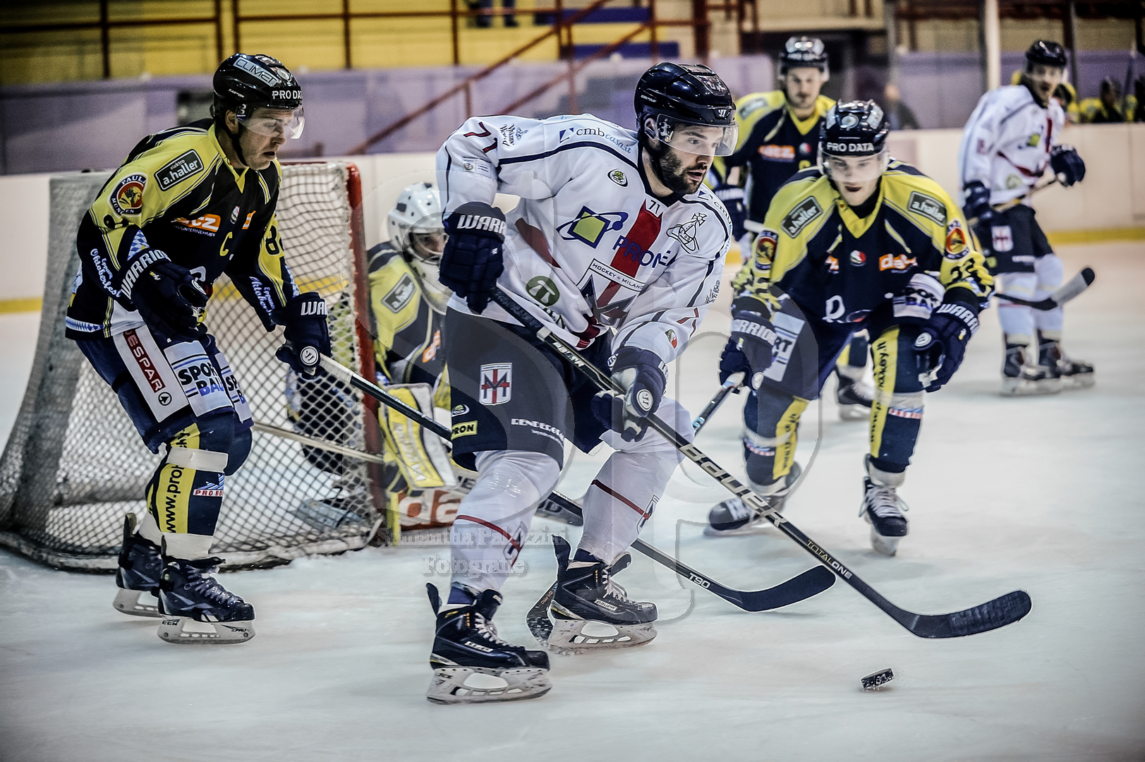 nella foto hockey su ghiaccio